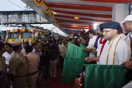 Hyderabad-Jodhpur एक्सप्रेस ट्रेन को हरी झंडी दिखाकर रवाना किया गया Hyderabad-Jodhpur एक्सप्रेस ट्रेन को हरी झंडी दिखाकर रवाना किया गया