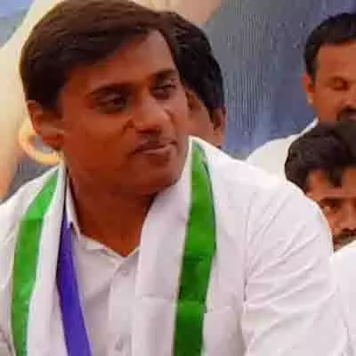 AP शराब घोटाला मामले में YSR कांग्रेस पार्टी के सांसद मिधुन रेड्डी गिरफ्तार AP शराब घोटाला मामले में YSR कांग्रेस पार्टी के सांसद मिधुन रेड्डी गिरफ्तार