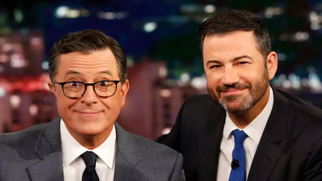Jimmy Kimmel ने सीबीएस द्वारा स्टीफन कोलबर्ट के द लेट शो को रद्द करने पर प्रतिक्रिया व्यक्त की Jimmy Kimmel ने सीबीएस द्वारा स्टीफन कोलबर्ट के द लेट शो को रद्द करने पर प्रतिक्रिया व्यक्त की