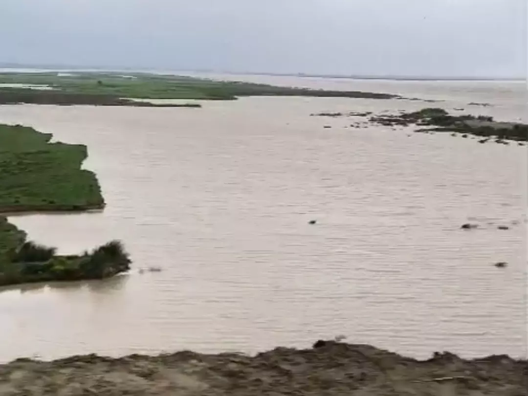 Ballia: गंगा में उफान, प्रशासन ने जारी किया अलर्ट Ballia: गंगा में उफान, प्रशासन ने जारी किया अलर्ट