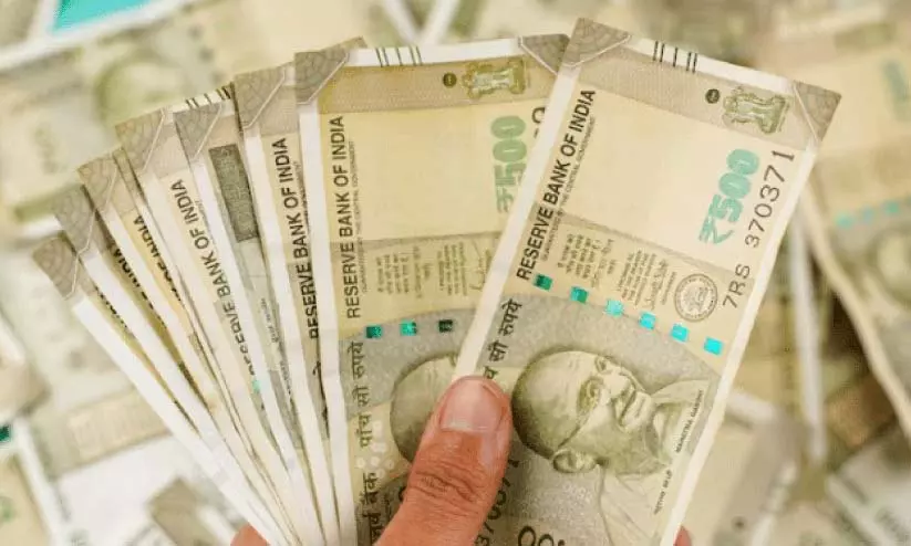 Kerala : बिना पंजीकरण के तस्करी किए गए 36.5 लाख जब्त Kerala : बिना पंजीकरण के तस्करी किए गए 36.5 लाख जब्त