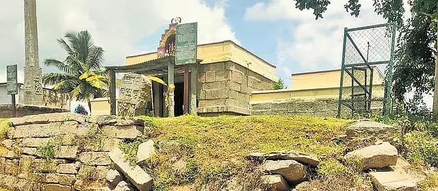 चन्नापटना श्री राम मंदिर जीर्ण-शीर्ण स्थिति में: उप लोकायुक्त न्यायमूर्ति ने स्वत: संज्ञान मामला दर्ज किया चन्नापटना श्री राम मंदिर जीर्ण-शीर्ण स्थिति में: उप लोकायुक्त न्यायमूर्ति ने स्वत: संज्ञान मामला दर्ज किया
