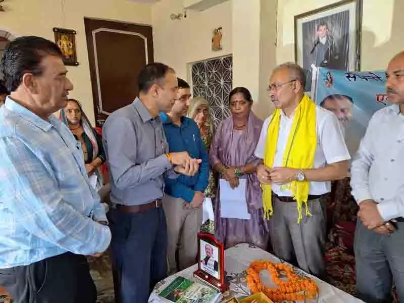 हिमाचल प्रदेश किसानों को गुणवत्तापूर्ण बीज उपलब्ध कराएगा: Bittu हिमाचल प्रदेश किसानों को गुणवत्तापूर्ण बीज उपलब्ध कराएगा: Bittu