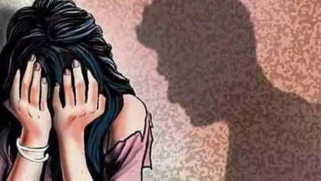 एयर होस्टेस के साथ सहकर्मी ने किया बलात्कार, आरोपी गिरफ्तार एयर होस्टेस के साथ सहकर्मी ने किया बलात्कार, आरोपी गिरफ्तार