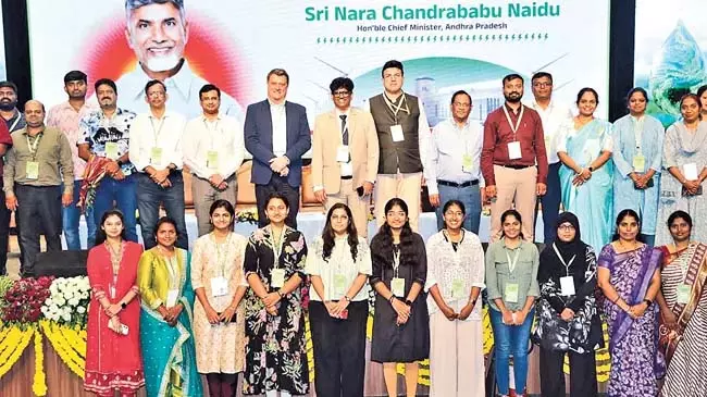अमरावती को जल्द ही ग्रीन हाइड्रोजन वैली के रूप में विकसित करने की घोषणा की : CM Naidu अमरावती को जल्द ही ग्रीन हाइड्रोजन वैली के रूप में विकसित करने की घोषणा की : CM Naidu