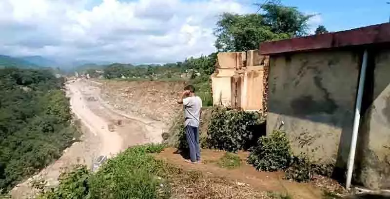 लापरवाही का शिकार, 4-लेन निर्माण से Kangra village में संकट लापरवाही का शिकार, 4-लेन निर्माण से Kangra village में संकट