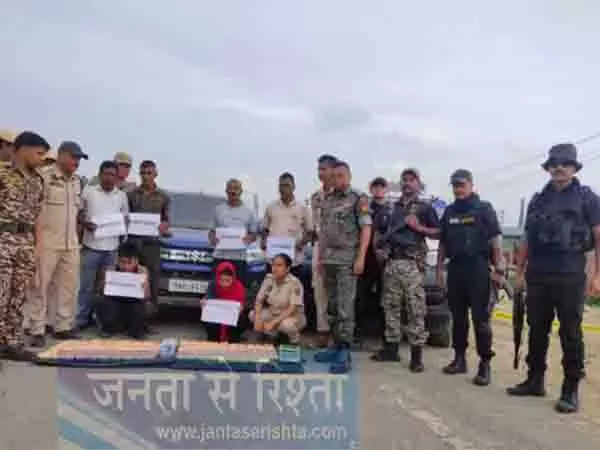 असम के Cachar में पुलिस ने 6.22 करोड़ रुपये मूल्य की 1.22 किलोग्राम हेरोइन जब्त की, 2 गिरफ्तार असम के Cachar में पुलिस ने 6.22 करोड़ रुपये मूल्य की 1.22 किलोग्राम हेरोइन जब्त की, 2 गिरफ्तार