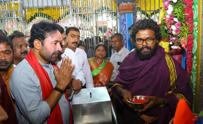 Telangana : केंद्रीय मंत्री ने अंबरपेट महाकाली मंदिर का दौरा किया Telangana : केंद्रीय मंत्री ने अंबरपेट महाकाली मंदिर का दौरा किया