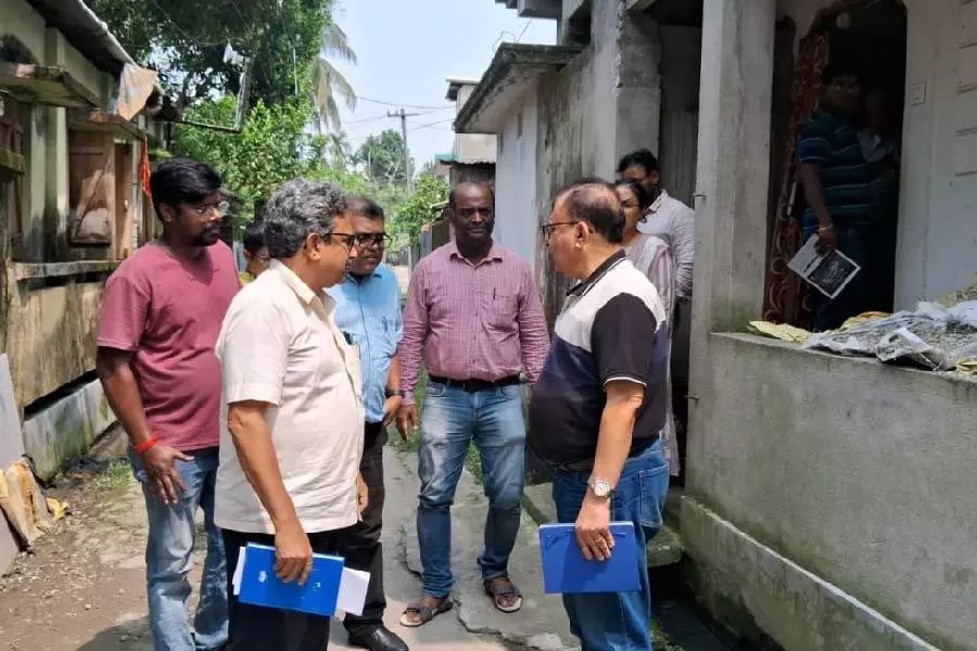 Jalpaiguri में संक्रमण के बाद सफाई अभियान, अधिकारियों ने सुअर पालन और रुके हुए पानी को निशाना बनाया Jalpaiguri में संक्रमण के बाद सफाई अभियान, अधिकारियों ने सुअर पालन और रुके हुए पानी को निशाना बनाया