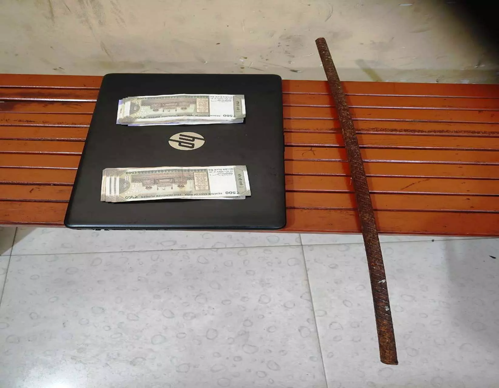 CG: शादी समारोह में गए परिवार के सुने घर में हुई चोरी, लाखों का माल बरामद CG: शादी समारोह में गए परिवार के सुने घर में हुई चोरी, लाखों का माल बरामद