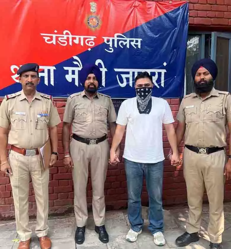 Chandigarh में जाली भारतीय पहचान पत्र के साथ अफगान नागरिक गिरफ्तार Chandigarh में जाली भारतीय पहचान पत्र के साथ अफगान नागरिक गिरफ्तार