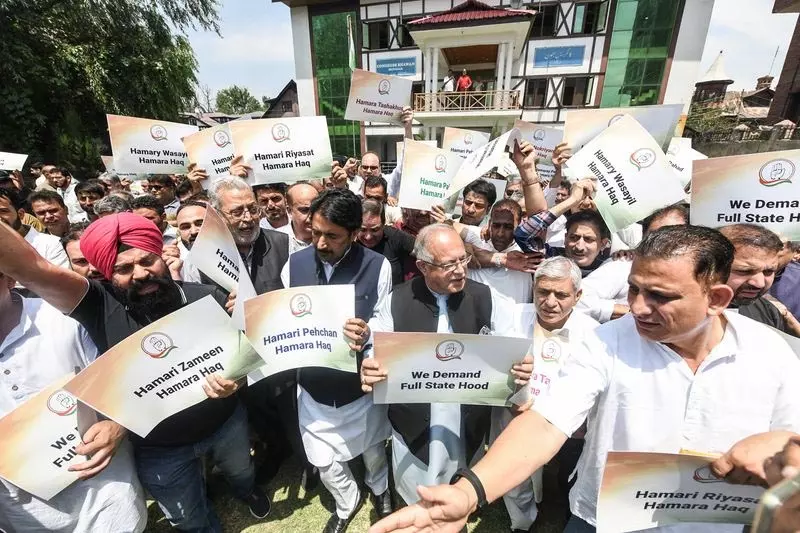 Jammu: घाटी में कांग्रेस का राज्य का दर्जा मार्च नाकाम, नेताओं ने विरोध जारी रखने का संकल्प लिया Jammu: घाटी में कांग्रेस का राज्य का दर्जा मार्च नाकाम, नेताओं ने विरोध जारी रखने का संकल्प लिया