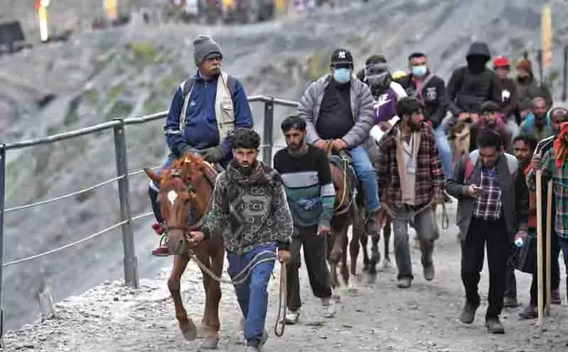 Jammu: अमरनाथ यात्रा के लिए 4,000 से अधिक तीर्थयात्रियों का एक और जत्था रवाना Jammu: अमरनाथ यात्रा के लिए 4,000 से अधिक तीर्थयात्रियों का एक और जत्था रवाना