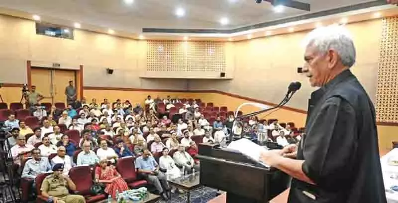 खून और पानी एक साथ नहीं बह सकते: LG Sinha खून और पानी एक साथ नहीं बह सकते: LG Sinha