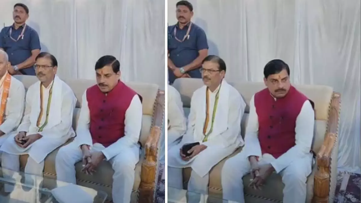 MP : CM मोहन यादव का रीवा आगमन, पारिवारिक शोक में शामिल हुए MP : CM मोहन यादव का रीवा आगमन, पारिवारिक शोक में शामिल हुए