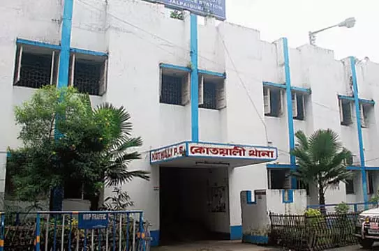 भारत-बांग्लादेश सीमा पर युवक हिरासत में लिया गया भारत-बांग्लादेश सीमा पर युवक हिरासत में लिया गया