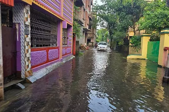 Howrah शहर एक घंटे की बारिश में जलमग्न Howrah शहर एक घंटे की बारिश में जलमग्न