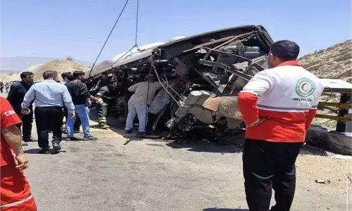 Iran: बस पलटने से कम से कम 21 लोगों की मौत, 34 घायल Iran: बस पलटने से कम से कम 21 लोगों की मौत, 34 घायल