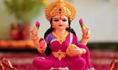 धर्म: घर में प्रवेश करने से पहले इन चीजों को देखती हैं मां लक्ष्मी, जिस घर में होती हैं ये चीजें, वहीं करती हैं वास धर्म: घर में प्रवेश करने से पहले इन चीजों को देखती हैं मां लक्ष्मी, जिस घर में होती हैं ये चीजें, वहीं करती हैं वास