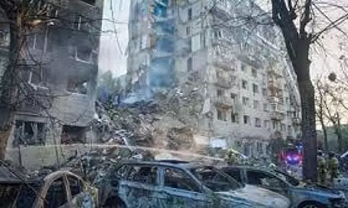 मास्को ने कीव पर 300 ड्रोन दागे