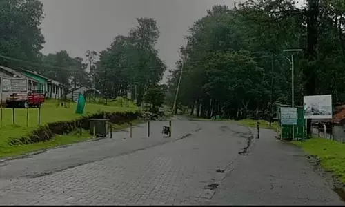 भारी बारिश की चेतावनी: ऊटी में पर्यटन स्थल बंद भारी बारिश की चेतावनी: ऊटी में पर्यटन स्थल बंद