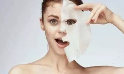 Skin Care: घर पर इस आसान तरीके से बनाएं फेस शीट मास्क, लगाते ही मिलेगा इंस्टेंट ग्लो Skin Care: घर पर इस आसान तरीके से बनाएं फेस शीट मास्क, लगाते ही मिलेगा इंस्टेंट ग्लो