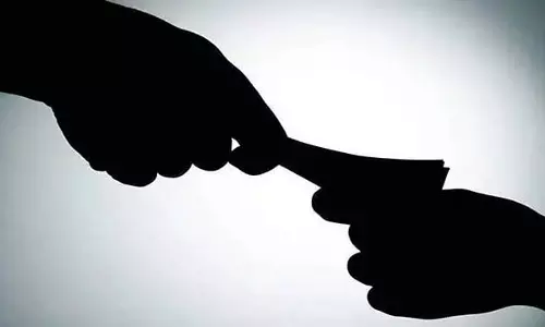 GST Notice : मदद के नाम पर अधिकारी और बिचौलिए मांग रहे रिश्वत; हेल्पलाइन शुरू GST Notice : मदद के नाम पर अधिकारी और बिचौलिए मांग रहे रिश्वत; हेल्पलाइन शुरू