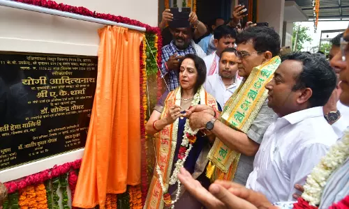 Mathura: मंत्री ए.के. शर्मा ने किया विद्युत उपकेंद्र का उद्घाटन Mathura: मंत्री ए.के. शर्मा ने किया विद्युत उपकेंद्र का उद्घाटन