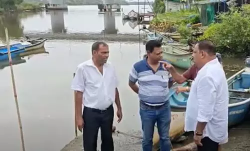 Goa के सांसद विरियाटो फर्नांडीस ने संसद में असोलना के मछुआरों की चिंताओं को उठाने का वादा किया Goa के सांसद विरियाटो फर्नांडीस ने संसद में असोलना के मछुआरों की चिंताओं को उठाने का वादा किया