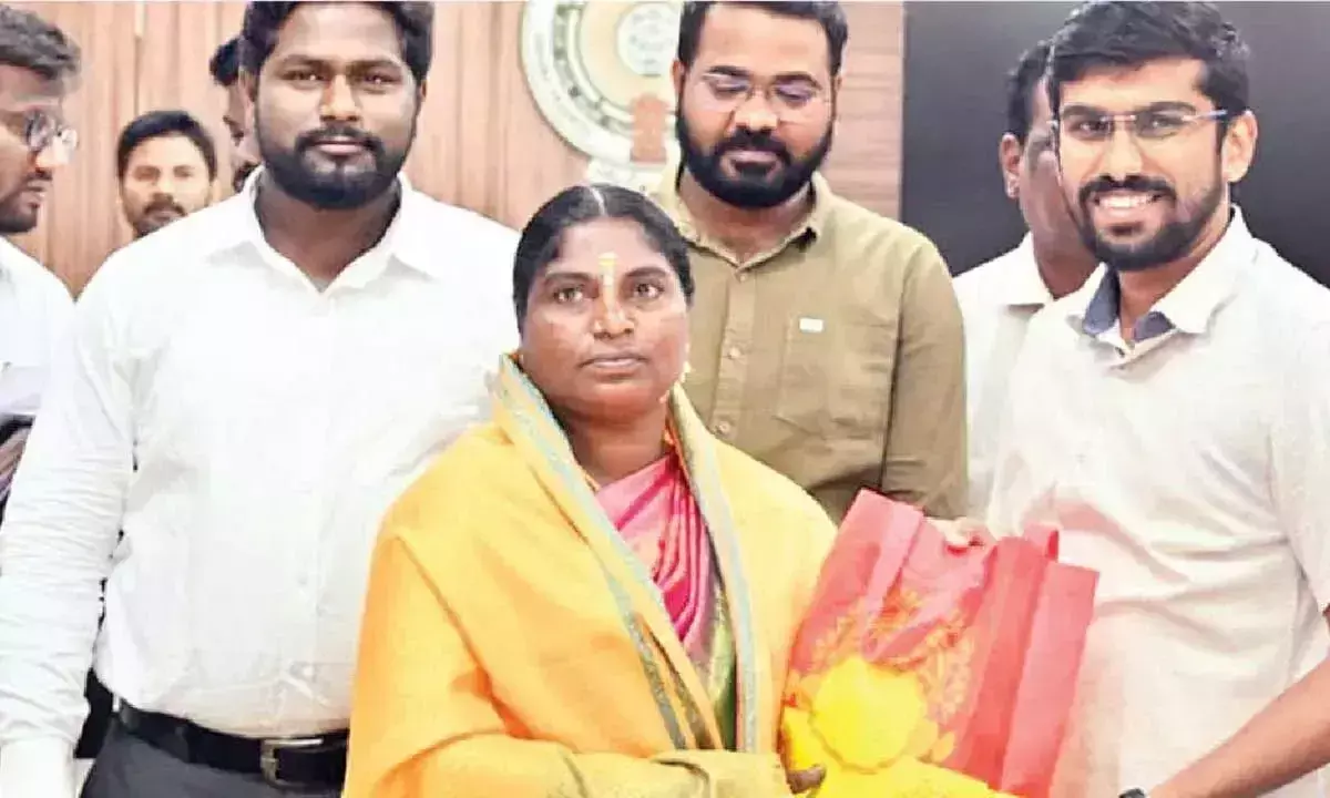 Andhra: नेल्लोर शहर को कचरा मुक्त रखने के लिए सफाई कर्मचारियों की सराहना Andhra: नेल्लोर शहर को कचरा मुक्त रखने के लिए सफाई कर्मचारियों की सराहना