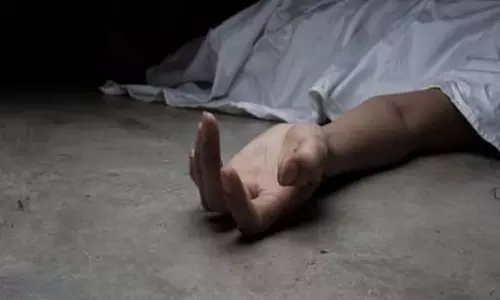 Ahmedabad: घर से दम्पति और 3 बच्चों के शव बरामद Ahmedabad: घर से दम्पति और 3 बच्चों के शव बरामद