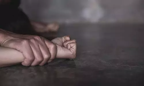 Thane : मीरा रोड स्थित अपने घर में एयर होस्टेस से बलात्कार के आरोप में पायलट पर मामला दर्ज