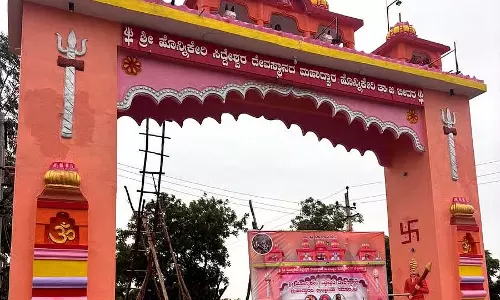 Honnikeri : मंदिर का एक आकर्षक प्रवेश द्वार Honnikeri : मंदिर का एक आकर्षक प्रवेश द्वार
