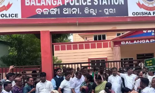पुरी में लड़की को आग लगाने का मामला: बीजद कार्यकर्ताओं ने बलंगा पुलिस थाने में घुसने की कोशिश की