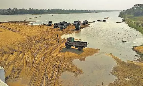 NGT ने गुनादेई ब्राह्मणी नदी खदान में अवैध रेत खनन की जांच के आदेश दिए NGT ने गुनादेई ब्राह्मणी नदी खदान में अवैध रेत खनन की जांच के आदेश दिए