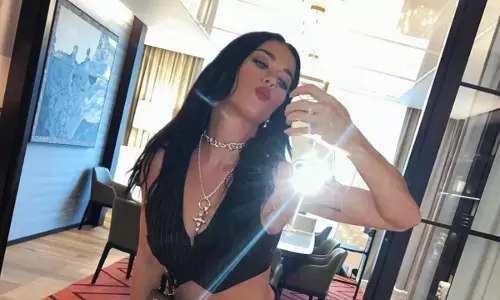 Katy Perry बड़ी दुर्घटना से बाल-बाल बचीं Katy Perry बड़ी दुर्घटना से बाल-बाल बचीं