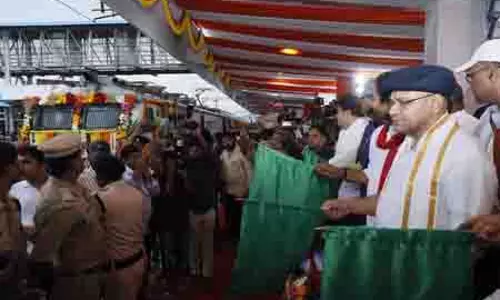 Hyderabad-Jodhpur एक्सप्रेस ट्रेन को हरी झंडी दिखाकर रवाना किया गया Hyderabad-Jodhpur एक्सप्रेस ट्रेन को हरी झंडी दिखाकर रवाना किया गया
