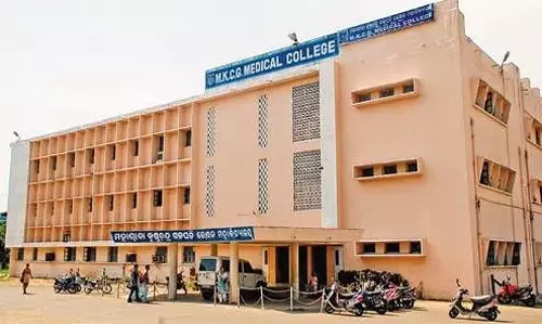 MKCG मेडिकल कॉलेज-अस्पताल ने सर्जन के खिलाफ चिकित्सा उपेक्षा के आरोप की जांच के लिए समिति गठित की MKCG मेडिकल कॉलेज-अस्पताल ने सर्जन के खिलाफ चिकित्सा उपेक्षा के आरोप की जांच के लिए समिति गठित की