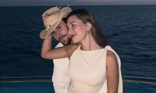 Hailey Bieber की टीम ने जस्टिन और ब्रॉन के बीच हुए समझौते से रोड डील को नकारा Hailey Bieber की टीम ने जस्टिन और ब्रॉन के बीच हुए समझौते से रोड डील को नकारा