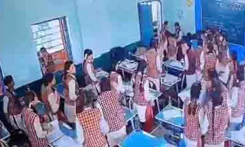 Bhopal के स्कूल में छत का प्लास्टर गिरने से छात्र और शिक्षक बाल-बाल बचे