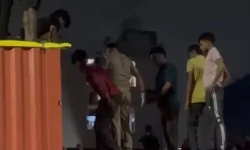 Noida : तिरपाल ठीक कर रहा था ट्रक चालक, हाई वोल्टेज करंट ने ली जान