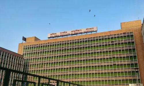Odisha की 15 वर्षीय जली हुई लड़की को इलाज के लिए दिल्ली एम्स लाया गया