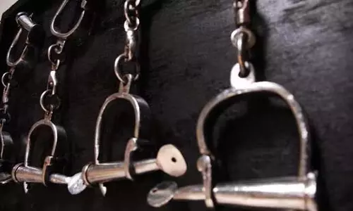 दिवा स्टेशन पर महिला को ट्रेन के आगे धकेलने वाला आरोपी गिरफ्तार दिवा स्टेशन पर महिला को ट्रेन के आगे धकेलने वाला आरोपी गिरफ्तार