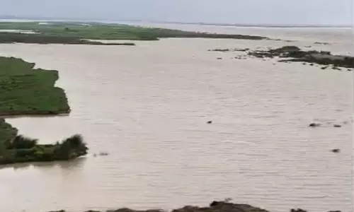 Ballia: गंगा में उफान, प्रशासन ने जारी किया अलर्ट