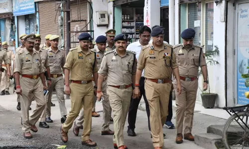 Meerut में पुलिस पर महिलाओं से बदसलूकी का आरोप, जांच शुरू Meerut में पुलिस पर महिलाओं से बदसलूकी का आरोप, जांच शुरू