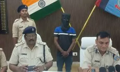 Kolebira में महिला से लूटपाट का आरोपी गिरफ्तार, 28800 रुपये बरामद Kolebira में महिला से लूटपाट का आरोपी गिरफ्तार, 28800 रुपये बरामद
