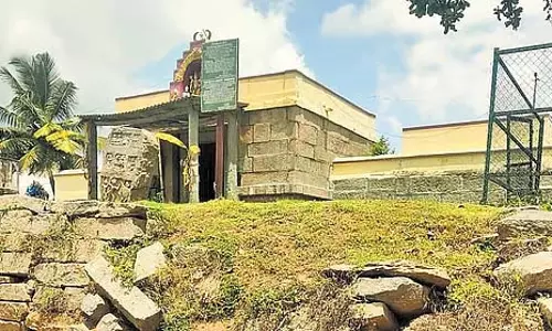चन्नापटना श्री राम मंदिर जीर्ण-शीर्ण स्थिति में: उप लोकायुक्त न्यायमूर्ति ने स्वत: संज्ञान मामला दर्ज किया चन्नापटना श्री राम मंदिर जीर्ण-शीर्ण स्थिति में: उप लोकायुक्त न्यायमूर्ति ने स्वत: संज्ञान मामला दर्ज किया