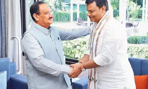 AP BJP अध्यक्ष माधव ने जेपी नड्डा से मुलाकात की AP BJP अध्यक्ष माधव ने जेपी नड्डा से मुलाकात की