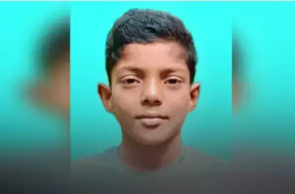 Kerala : मिधुन का घर के आंगन में अंतिम संस्कार छोटे भाई ने दी चिता को अग्नि Kerala : मिधुन का घर के आंगन में अंतिम संस्कार छोटे भाई ने दी चिता को अग्नि