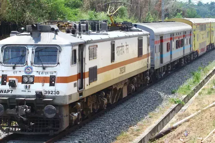 Kerala : कवच, एबीएस सिस्टम से अधिक सेवाएं और कम यात्रा समय का वादा Kerala : कवच, एबीएस सिस्टम से अधिक सेवाएं और कम यात्रा समय का वादा